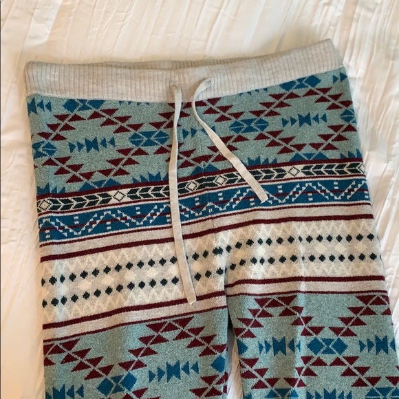 American Eagle Patterned Sweater Leggings - Picture 2 of 3